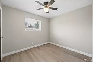5533 Donbar Dr, Saint Louis, MO 63121 - Photo 11