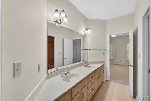 1747 Baxter Forest Valley Ct, Chesterfield, MO 63005 - Photo 25