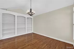 1747 Baxter Forest Valley Ct, Chesterfield, MO 63005 - Photo 9