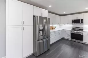 2766 Chalet Hill Dr, Saint Louis, MO 63129 - Photo 9