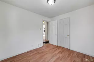 2045 Bainbridge Dr, Saint Louis, MO 63133 - Photo 21