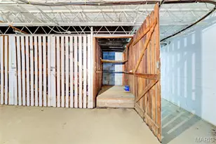 8111 Roxburgh Dr, Saint Louis, MO 63105 - Photo 29