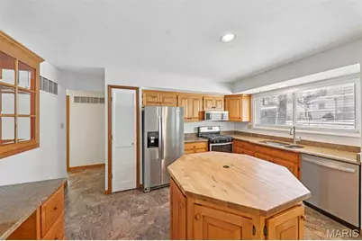 2531 Wesglen Estates Drive, Maryland Heights, MO 63043 - Photo 7