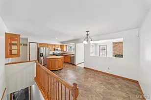 2531 Wesglen Estates Dr, Maryland Heights, MO 63043 - Photo 5