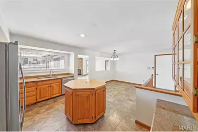 2531 Wesglen Estates Drive, Maryland Heights, MO 63043 - Photo 9