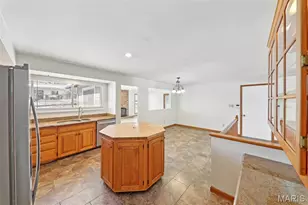 2531 Wesglen Estates Dr, Maryland Heights, MO 63043 - Photo 9