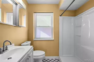 704 Dallas Dr, Bella Villa, MO 63125 - Photo 15