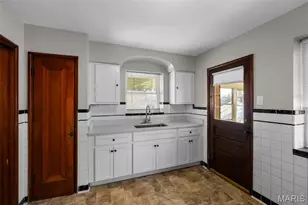 704 Dallas Dr, Bella Villa, MO 63125 - Photo 13