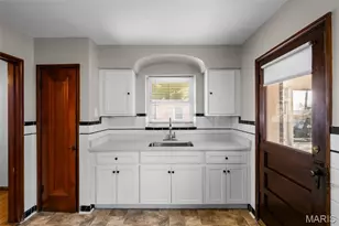 704 Dallas Dr, Bella Villa, MO 63125 - Photo 11