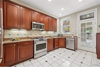 6335 Pershing Avenue, University City, MO 63130 - Photo 11