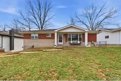 1030 Camelot Gardens Dr Drive, Saint Louis, MO 63125 - Photo 1