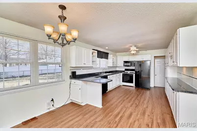 4 Sharon Court, Florissant, MO 63031 - Photo 7