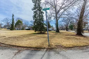 968 Buckeye Dr, Saint Louis, MO 63135 - Photo 7