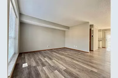 10518 Briston Court, Saint Louis, MO 63114 - Photo 3