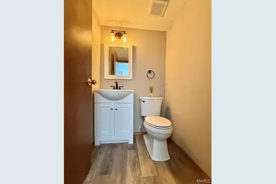 10518 Briston Court, Saint Louis, MO 63114 - Photo 9