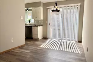 10518 Briston Ct, Saint Louis, MO 63114 - Photo 5