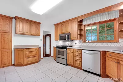 5837 Oak Forest Lane, Saint Louis, MO 63128 - Photo 9