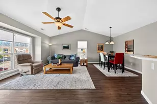 1327 Holgate Dr, Ballwin, MO 63021 - Photo 7