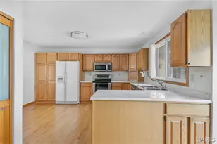 15575 Clover Ridge Dr, Chesterfield, MO 63017 - Photo 19