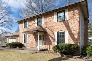 15575 Clover Ridge Dr, Chesterfield, MO 63017 - Photo 3