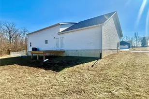 300 Blackberry Ln, Bismarck, MO 63624 - Photo 5