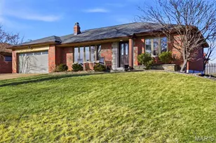 10643 Charrette Dr, Saint Louis, MO 63123 - Photo 1