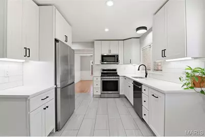 10643 Charrette Drive, Saint Louis, MO 63123 - Photo 7