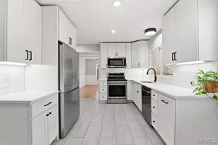 10643 Charrette Dr, Saint Louis, MO 63123 - Photo 7