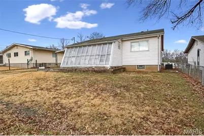 520 Queen Ann Drive, Hazelwood, MO 63042 - Photo 39