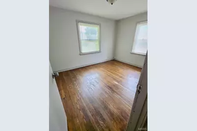 10413 Ewell Drive, Bellefontaine Neighbors, MO 63137 - Photo 7