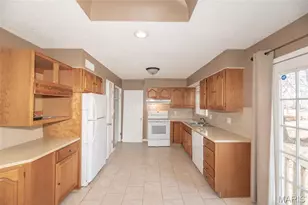 45 La Venta Dr, Florissant, MO 63031 - Photo 9