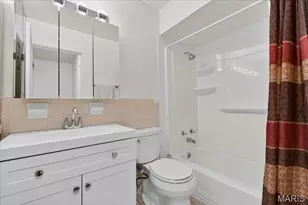 1054 Willow Brook Dr, Saint Louis, MO 63146 - Photo 11