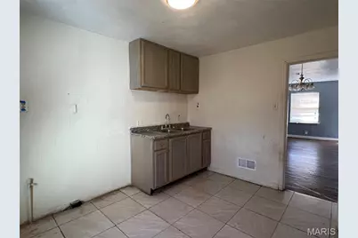 8770 Jordan Avenue, Saint Louis, MO 63147 - Photo 13