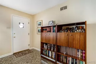 12 Winslow Ln, Des Peres, MO 63131 - Photo 3