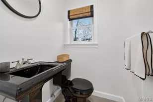 23 Rio Vista Dr, Ladue, MO 63124 - Photo 9