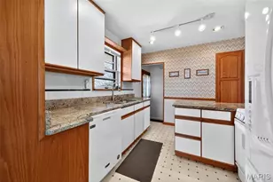 10845 Vargas Dr, Saint Louis, MO 63123 - Photo 15