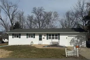 401 Dahlgren Ave, Warrenton, MO 63383 - Photo 1