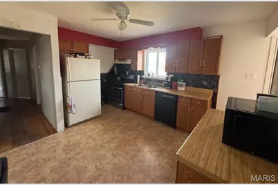 401 Dahlgren Avenue, Warrenton, MO 63383 - Photo 3