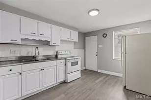 1000 Wild Cherry Ln, University City, MO 63130 - Photo 9