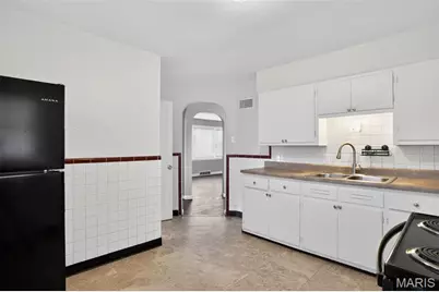 8910 Harold Drive, Saint Louis, MO 63134 - Photo 13