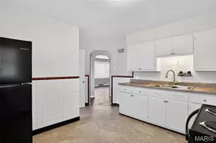 8910 Harold Dr, Saint Louis, MO 63134 - Photo 13