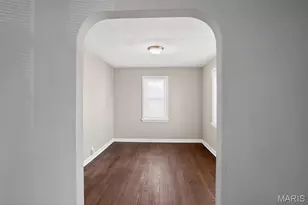 8910 Harold Dr, Saint Louis, MO 63134 - Photo 5