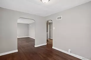 8910 Harold Dr, Saint Louis, MO 63134 - Photo 7