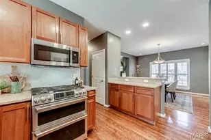 2126 Franz Park Ln, Saint Louis, MO 63139 - Photo 11