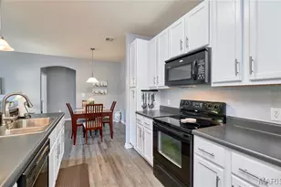 37 Kassebaum Ln, Saint Louis, MO 63129 - Photo 17