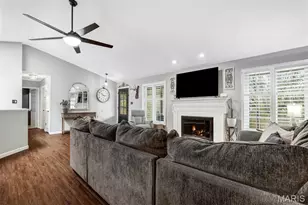 15094 Green Cir Dr, Chesterfield, MO 63017 - Photo 9