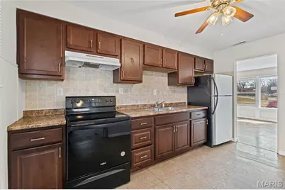 8379 Midwood Avenue, Saint Louis, MO 63134 - Photo 9