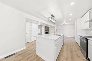 12768 Coachlight Square Dr, Florissant, MO 63033 - Photo 9