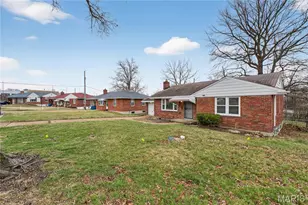 9240 Hathaway Dr, Jennings, MO 63136 - Photo 3