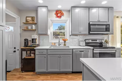 11214 Behr Drive, Saint Louis, MO 63123 - Photo 13